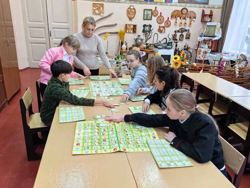 игра лото грибы на столе