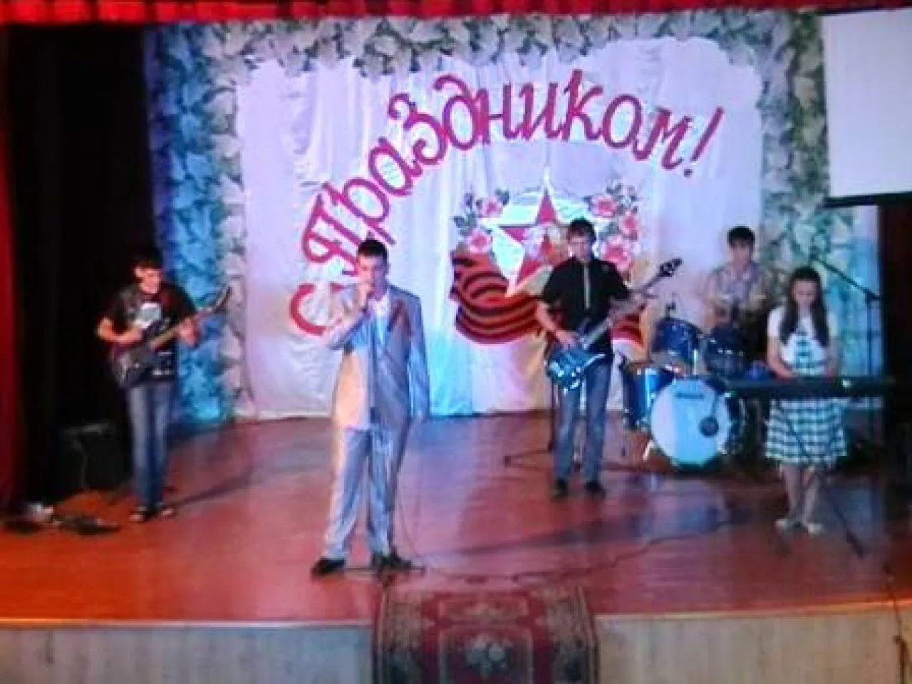 Вокально-инструментальный ансамбль «Ритм», руководитель Хашимов О. Р.